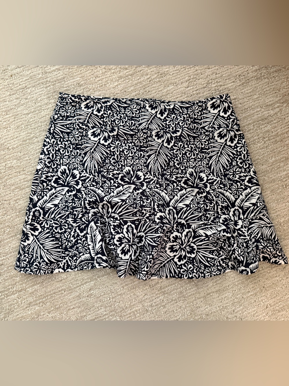 Tommy Bahama Navy and White Tropical Floral Accent skort women Medium
